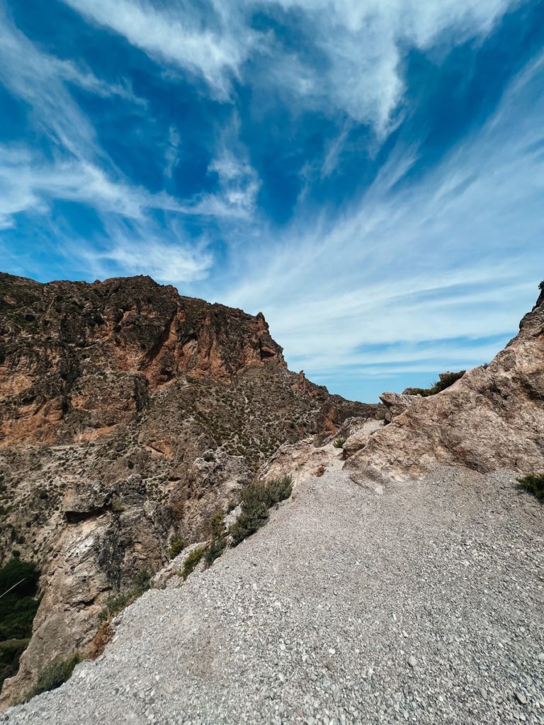 photo of sierra nevada mountain scape along Los Cahorros trail.