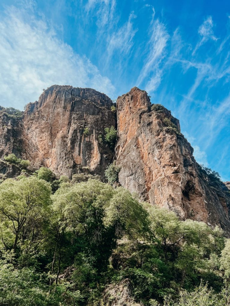 photo of striking mountainscape along Los Cahorros trail