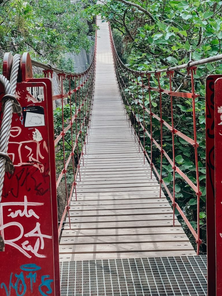 photo of suspension bridge on Los Cahorros trail